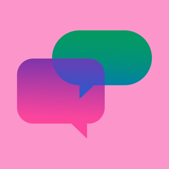 Två överlappande pratbubblor i i grönt, blått, lila och rosa färg mot en ljusrosa bakgrund.